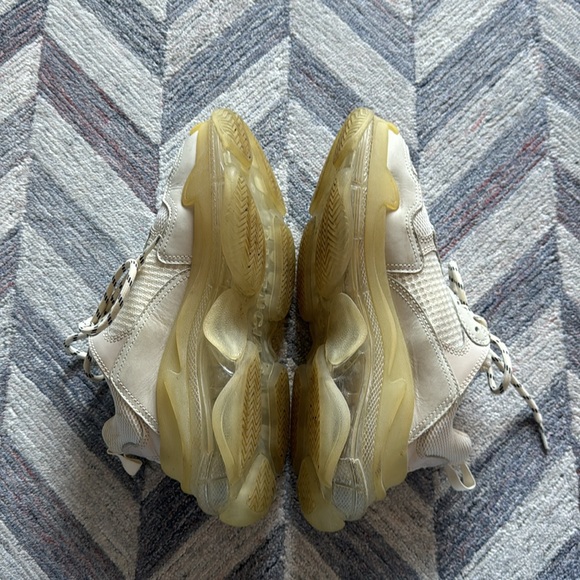 Balenciaga Triple S Clear Sole - Picture 3 of 8